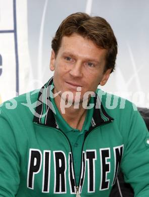 Basketball. Pressekonferenz Woerthersee Piraten. Matthias Fischer. Klagenfurt, 23. 10.2008.
Foto: Kuess 
---
pressefotos, pressefotografie, kuess, qs, qspictures, sport, bild, bilder, bilddatenbank