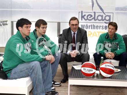 Basketball. Pressekonferenz Woerthersee Piraten. Erik Rhinehart, Rashid Mahalbasic, Guenther Offner, Matthias Fischer.
Klagenfurt, 23. 10.2008.
Foto: Kuess 
---
pressefotos, pressefotografie, kuess, qs, qspictures, sport, bild, bilder, bilddatenbank