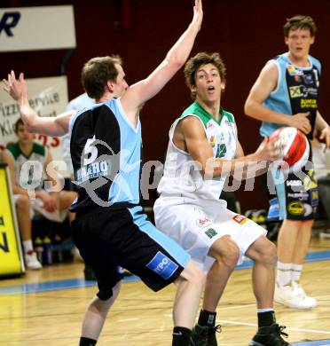 Basketball Bundesliga. Woerthersee Piraten gegen UBC St. Poelten. Sebastian Schaal (Piraten), Thomas Schreiner (St. P?lten).  Klagenfurt, 26.10.2008
Foto: Nadja Kuess

---
pressefotos, pressefotografie, kuess, qs, qspictures, sport, bild, bilder, bilddatenbank