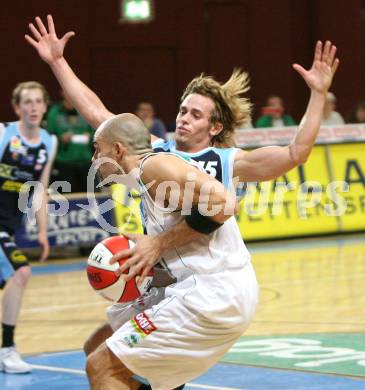 Basketball Bundesliga. Woerthersee Piraten gegen UBC St. Poelten. Joachim Buggelsheim (Piraten), David Jandl (St. Poelten).  Klagenfurt, 26.10.2008
Foto: Nadja Kuess

---
pressefotos, pressefotografie, kuess, qs, qspictures, sport, bild, bilder, bilddatenbank