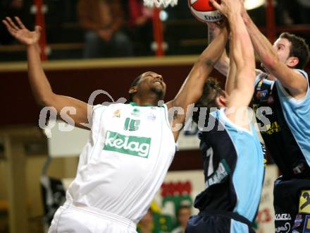 Basketball Bundesliga. Woerthersee Piraten gegen UBC St. Poelten. Michael Harper (Piraten), Martin Speiser (St. Poelten).  Klagenfurt, 26.10.2008
Foto: Nadja Kuess

---
pressefotos, pressefotografie, kuess, qs, qspictures, sport, bild, bilder, bilddatenbank