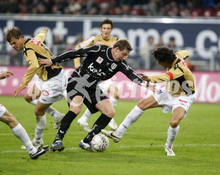 Fussball. Tipp3-Bundesliga. SK Austria Kelag Kaernten gegen LASK. Maier Santos Thiago Schumacher (Kaernten), Wisio Tomasz, Baur Michael  (LASK). Klagenfurt, 26.10.2008
Copyright Kuess

---
pressefotos, pressefotografie, kuess, qs, qspictures, sport, bild, bilder, bilddatenbank