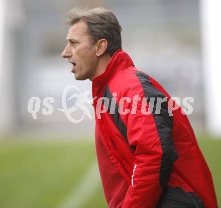 Fussball OEFB Frauenliga. FC St. Veit/Glan gegen ASK Erlaa. Trainer Hans Groess (St. Veit). St. Veit, am 25.10.2008.
Foto: Kuess
---
pressefotos, pressefotografie, kuess, qs, qspictures, sport, bild, bilder, bilddatenbank