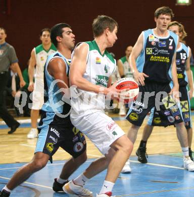 Basketball Bundesliga. Woerthersee Piraten gegen UBC St. Poelten. Rasid Mahalbasic  (Piraten), Danilo Sibalic (St. Poelten).  Klagenfurt, 26.10.2008
Foto: Nadja Kuess

---
pressefotos, pressefotografie, kuess, qs, qspictures, sport, bild, bilder, bilddatenbank