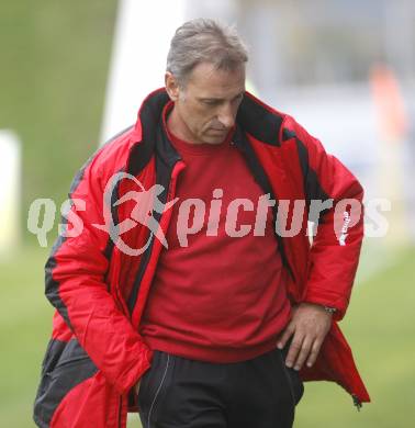 Fussball OEFB Frauenliga. FC St. Veit/Glan gegen ASK Erlaa. Trainer Hans Groess (St. Veit). St. Veit, am 25.10.2008.
Foto: Kuess
---
pressefotos, pressefotografie, kuess, qs, qspictures, sport, bild, bilder, bilddatenbank