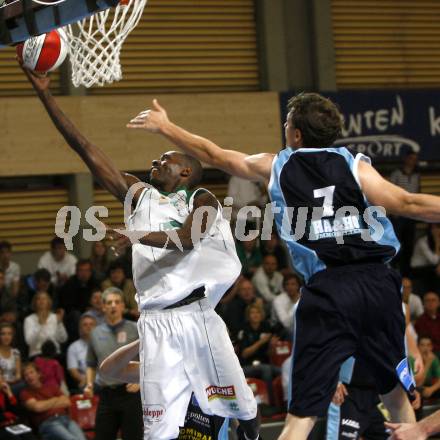 Basketball Bundesliga. Woerthersee Piraten gegen UBC St. Poelten. Brandon Hartley (Piraten), Martin Speiser (St. Poelten).  Klagenfurt, 26.10.2008
Copyright Kuess

---
pressefotos, pressefotografie, kuess, qs, qspictures, sport, bild, bilder, bilddatenbank