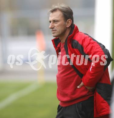 Fussball OEFB Frauenliga. FC St. Veit/Glan gegen ASK Erlaa. Trainer Hans Groess (St. Veit). St. Veit, am 25.10.2008.
Foto: Kuess
---
pressefotos, pressefotografie, kuess, qs, qspictures, sport, bild, bilder, bilddatenbank