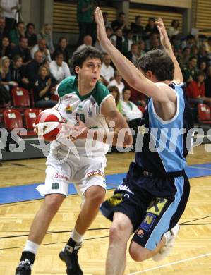 Basketball Bundesliga. Woerthersee Piraten gegen UBC St. Poelten. Erik Rhinehart  (Piraten), Martin Speiser (St. Poelten).  Klagenfurt, 26.10.2008
Copyright Kuess

---
pressefotos, pressefotografie, kuess, qs, qspictures, sport, bild, bilder, bilddatenbank