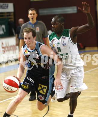 Basketball Bundesliga. Woerthersee Piraten gegen UBC St. Poelten. Brandon Hartley  (Piraten), Thomas Schreiner (St. Poelten).  Klagenfurt, 26.10.2008
Copyright Kuess

---
pressefotos, pressefotografie, kuess, qs, qspictures, sport, bild, bilder, bilddatenbank