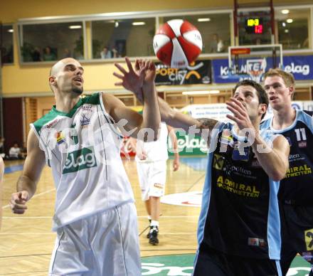 Basketball Bundesliga. Woerthersee Piraten gegen UBC St. Poelten. Joachim Buggelsheim  (Piraten), Stefan Kerschbaumer (St. Poelten).  Klagenfurt, 26.10.2008
Copyright Kuess

---
pressefotos, pressefotografie, kuess, qs, qspictures, sport, bild, bilder, bilddatenbank