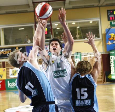 Basketball Bundesliga. Woerthersee Piraten gegen UBC St. Poelten. Erik Rhinehart  (Piraten), Jurica Drazovic, David Jandl (St. Poelten).  Klagenfurt, 26.10.2008
Copyright Kuess

---
pressefotos, pressefotografie, kuess, qs, qspictures, sport, bild, bilder, bilddatenbank