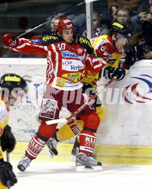 EBEL. Eishockey Bundesliga. KAC gegen Vienna Capitals. Warren Norris,  (KAC), Douglas Lynch  (Vienna). Klagenfurt, am 28.10.2008.
Foto: Kuess 

---
pressefotos, pressefotografie, kuess, qs, qspictures, sport, bild, bilder, bilddatenbank