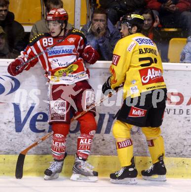 EBEL. Eishockey Bundesliga. KAC gegen Vienna Capitals. Raphael Herburger,(KAC),  Dan Bjornlie (Vienna). Klagenfurt, am 28.10.2008.
Foto: Kuess 

---
pressefotos, pressefotografie, kuess, qs, qspictures, sport, bild, bilder, bilddatenbank