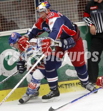 EBEL. Eishockey Bundesliga. EC VSV gegen Red Bull Salzburg. Nikolas petrik, (VSV), Michael Siklenka  (Salzburg). Villach, am 30.10.2008.
Foto: Kuess

---
pressefotos, pressefotografie, kuess, qs, qspictures, sport, bild, bilder, bilddatenbank