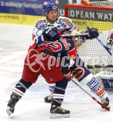 EBEL. Eishockey Bundesliga. EC VSV gegen Red Bull Salzburg. Mike Stewart, (VSV), John Hughes (Salzburg). Villach, am 30.10.2008.
Foto: Kuess

---
pressefotos, pressefotografie, kuess, qs, qspictures, sport, bild, bilder, bilddatenbank