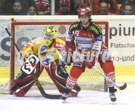 EBEL. Eishockey Bundesliga. KAC gegen Vienna Capitals. Christoph Harand  (KAC), Jean-Francois Labbe (Vienna). Klagenfurt, am 28.10.2008.
Foto: Kuess 

---
pressefotos, pressefotografie, kuess, qs, qspictures, sport, bild, bilder, bilddatenbank