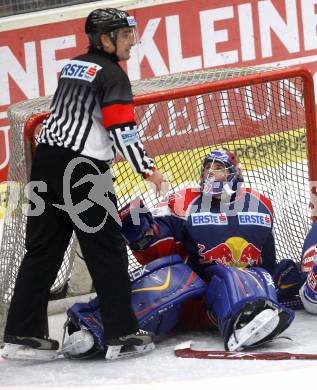 EBEL. Eishockey Bundesliga. EC VSV gegen Red Bull Salzburg. Schiedsrichter Schimm, Jordan Parise (Salzburg). Villach, am 30.10.2008.
Foto: Kuess

---
pressefotos, pressefotografie, kuess, qs, qspictures, sport, bild, bilder, bilddatenbank