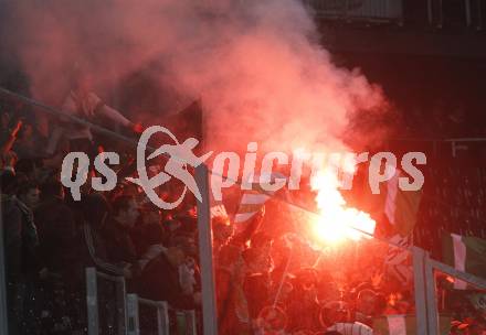 Fussball. Tipp3-Bundesliga. SK Austria Kelag Kaernten  gegen Rapid Wien. Fansektor (Rapid). Klagenfurt, 4.11.2008. 
Copyright Kuess

---
pressefotos, pressefotografie, kuess, qs, qspictures, sport, bild, bilder, bilddatenbank