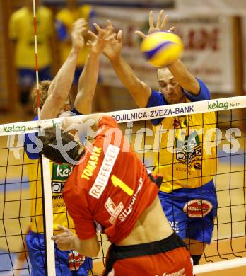 Volleyball. GM Capital Challenge Cup. SK Aich/Dob gegen Chenois Genève Volley (SUI). Shane Alexander, Martin Bencic (Aich). Prevalje 5.11.2008.
Copyright Kuess

---
pressefotos, pressefotografie, kuess, qs, qspictures, sport, bild, bilder, bilddatenbank