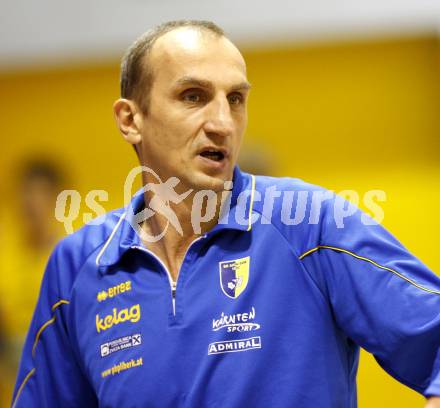 Volleyball. GM Capital Challenge Cup. SK Aich/Dob gegen Chenois Genève Volley (SUI). Trainer Miro Palgut (Aich). Prevalje 5.11.2008.
Copyright Kuess

---
pressefotos, pressefotografie, kuess, qs, qspictures, sport, bild, bilder, bilddatenbank