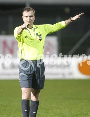 Fussball. Regionalliga. FC Kaernten gegen ASK Voitsberg. Schiedsrichter Dieter Muckenhammer.
Klagenfurt, 7.11.2008
Copyright Kuess

---
pressefotos, pressefotografie, kuess, qs, qspictures, sport, bild, bilder, bilddatenbank