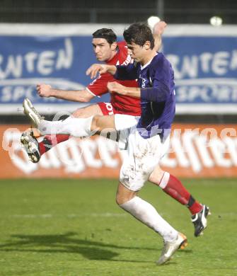 Fussball. Regionalliga. FC Kaernten gegen ASK Voitsberg. Mihret Topcagic (FCK), Hannes Hoeller (Voitsberg).
Klagenfurt, 7.11.2008
Copyright Kuess

---
pressefotos, pressefotografie, kuess, qs, qspictures, sport, bild, bilder, bilddatenbank