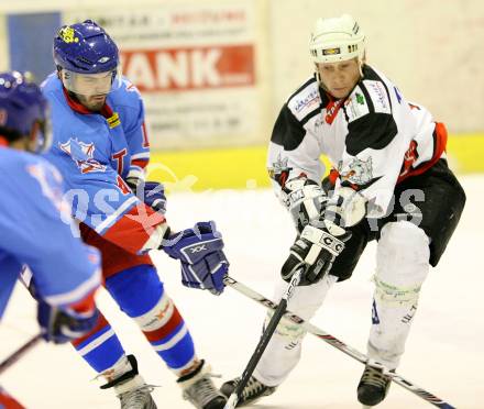 Eishockey Oberliga. Tarco Woelfe gegen ATSE Graz. Alex Czechner (Tarco), Roman Klicznik (Graz).
Klagenfurt, 8.11.2008
Foto: Nadja Kuess

---
pressefotos, pressefotografie, kuess, qs, qspictures, sport, bild, bilder, bilddatenbank