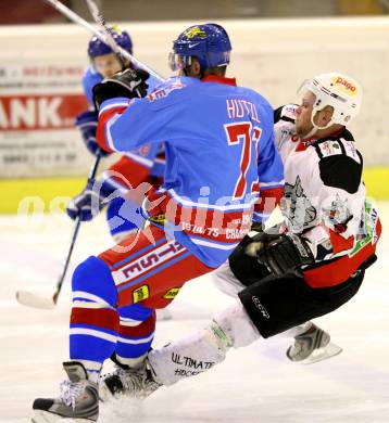 Eishockey Oberliga. Tarco Woelfe gegen ATSE Graz. Peter Mateicka (Tarco), Hutzl (Graz).
Klagenfurt, 8.11.2008
Foto: Nadja Kuess

---
pressefotos, pressefotografie, kuess, qs, qspictures, sport, bild, bilder, bilddatenbank