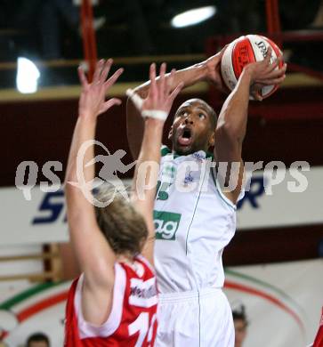 Basketball. Bundesliga. Kelag Woerthersee Piraten gegen BasketClubs Vienna. Tim Burnette (Piraten). Klagenfurt, 8.11.2008
Foto: Nadja Kuess
---
pressefotos, pressefotografie, kuess, qs, qspictures, sport, bild, bilder, bilddatenbank