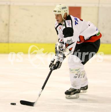 Eishockey Oberliga. Tarco Woelfe gegen ATSE Graz. Alex Czechner (Tarco).
Klagenfurt, 8.11.2008
Foto: Nadja Kuess

---
pressefotos, pressefotografie, kuess, qs, qspictures, sport, bild, bilder, bilddatenbank