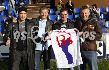 Fussball. Regionalliga. SAK gegen TSV Hartberg. Rudi Schoenherr wurde beim SAK nach 5 Jahren und 133 Spielen verabschiedet. Igor Ogris, Franz Wieser, Rudi Schoenherr, Marko Wieser.
Klagenfurt, 8.11.2008
Copyright Kuess

---
pressefotos, pressefotografie, kuess, qs, qspictures, sport, bild, bilder, bilddatenbank