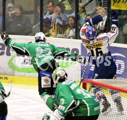 EBEL. Eishockey Bundesliga. EC Pasut VSV gegen HDD TILIA Olimpija Ljubljana (Laibach). CAVANAUGH Dan (VSV), KUZNIK Greg, MORRISON Michael (Ljubljana). Villach, am 11.11.2008.
Foto: Nadja Kuess

---
pressefotos, pressefotografie, kuess, qs, qspictures, sport, bild, bilder, bilddatenbank