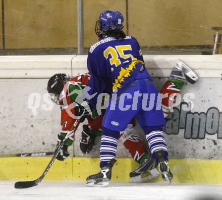 Dameneishockey. DEBL. DEC Dragons Klagenfurt gegen Gipsy Girls Villach. Sandra Lorenz (Dragons), Windbichler Barbara (Gipsy Girls). Klagenfurt, 11.11.2008.
Foto: Kuess
---
pressefotos, pressefotografie, kuess, qs, qspictures, sport, bild, bilder, bilddatenbank