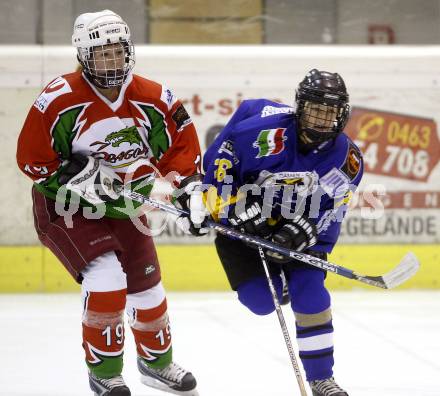 Dameneishockey. DEBL. DEC Dragons Klagenfurt gegen Gipsy Girls Villach. Sabine Kreutz  (Dragons), Christa Kramser (Gipsy Girls). Klagenfurt, 11.11.2008.
Foto: Kuess
---
pressefotos, pressefotografie, kuess, qs, qspictures, sport, bild, bilder, bilddatenbank