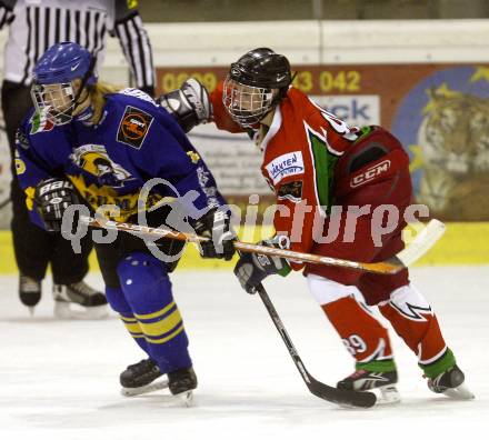 Dameneishockey. DEBL. DEC Dragons Klagenfurt gegen Gipsy Girls Villach. Sonja Ban (Dragons), Martina Bacher (Gipsy Girls). Klagenfurt, 11.11.2008.
Foto: Kuess
---
pressefotos, pressefotografie, kuess, qs, qspictures, sport, bild, bilder, bilddatenbank