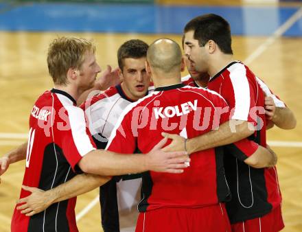 Volleyball Europacup. VBK Lowen gegen LM Tourcoing. Jubel (VBK Loewen). Klagenfurt, am 13.11.2008.
Foto: Kuess
---
pressefotos, pressefotografie, kuess, qs, qspictures, sport, bild, bilder, bilddatenbank