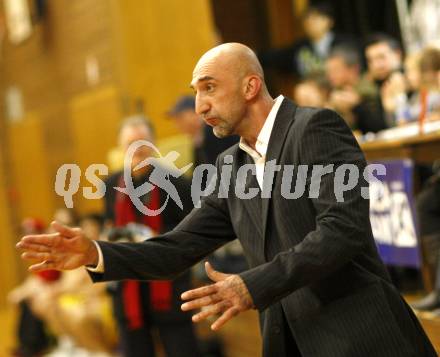 Basketball Kaerntner Liga. KOS gegen ABC Villach. Trainer Nenad Videka (KOS). Klagenfurt, am 13.11.2008.
Foto: Kuess

---
pressefotos, pressefotografie, kuess, qs, qspictures, sport, bild, bilder, bilddatenbank