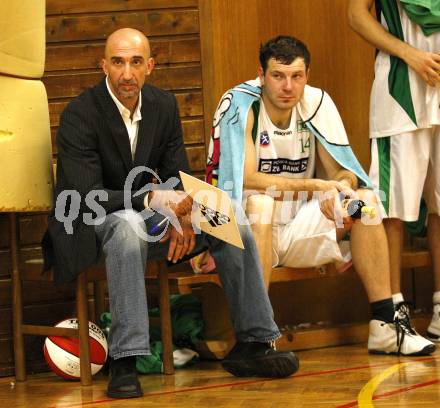 Basketball Kaerntner Liga. KOS gegen ABC Villach. Trainer Nenad Videka, Juergen Mader (KOS). Klagenfurt, am 13.11.2008.
Foto: Kuess

---
pressefotos, pressefotografie, kuess, qs, qspictures, sport, bild, bilder, bilddatenbank