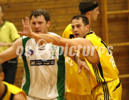 Basketball Kaerntner Liga. KOS gegen ABC Villach. Juergen Mader (KOS), Brane Kosir (Villach). Klagenfurt, am 13.11.2008.
Foto: Kuess

---
pressefotos, pressefotografie, kuess, qs, qspictures, sport, bild, bilder, bilddatenbank