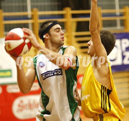 Basketball Kaerntner Liga. KOS gegen ABC Villach. Ziga Fermentin (KOS),  Simon Meschik (Villach). Klagenfurt, am 13.11.2008.
Foto: Kuess

---
pressefotos, pressefotografie, kuess, qs, qspictures, sport, bild, bilder, bilddatenbank