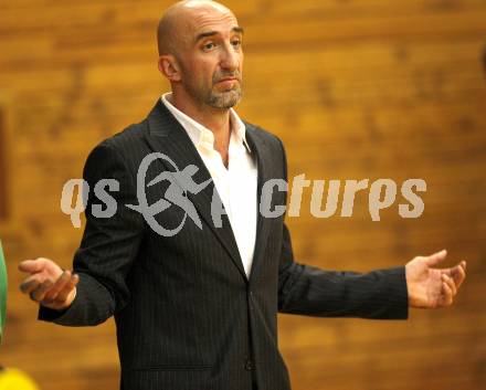 Basketball Kaerntner Liga. KOS gegen ABC Villach. Trainer Nenad Videka (KOS). Klagenfurt, am 13.11.2008.
Foto: Kuess

---
pressefotos, pressefotografie, kuess, qs, qspictures, sport, bild, bilder, bilddatenbank