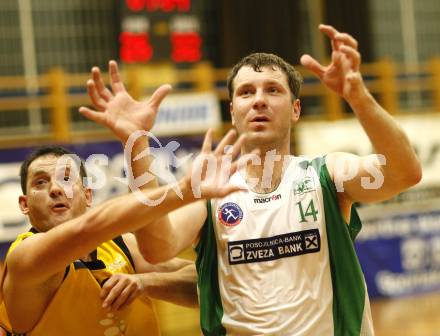 Basketball Kaerntner Liga. KOS gegen ABC Villach. Juergen Mader (KOS),  Brane Kosir (Villach). Klagenfurt, am 13.11.2008.
Foto: Kuess

---
pressefotos, pressefotografie, kuess, qs, qspictures, sport, bild, bilder, bilddatenbank