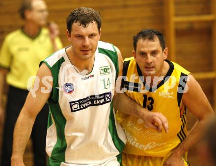 Basketball Kaerntner Liga. KOS gegen ABC Villach. Juergen Mader (KOS), Brane Kosir (Villach). Klagenfurt, am 8.11.2008.
Foto: Kuess

---
pressefotos, pressefotografie, kuess, qs, qspictures, sport, bild, bilder, bilddatenbank