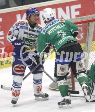 EBEL. Eishockey Bundesliga. EC Pasut VSV gegen HDD TILIA Olimpija Ljubljana (Laibach). Roland Kaspitz (VSV), Kevin Mitchell (Ljubljana). Villach, am 11.11.2008.
Foto: Kuess 

---
pressefotos, pressefotografie, kuess, qs, qspictures, sport, bild, bilder, bilddatenbank