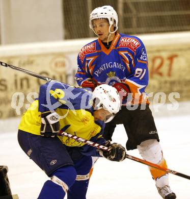 Eishockey CHL Carinthian Hokey League. Testspiel  1. EHC Althofen gegen Gummern. Christian Schweiger (Althofen), Stefan Jaeger (Gummern). Althofen, am 15.11.2008.
Foto: Kuess 

---
pressefotos, pressefotografie, kuess, qs, qspictures, sport, bild, bilder, bilddatenbank