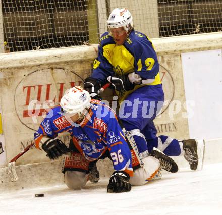 Eishockey CHL Carinthian Hokey League. Testspiel  1. EHC Althofen gegen Gummern. Christopher Petritsch (Althofen), Manuel Moser (Gummern). Althofen, am 15.11.2008.
Foto: Kuess 

---
pressefotos, pressefotografie, kuess, qs, qspictures, sport, bild, bilder, bilddatenbank