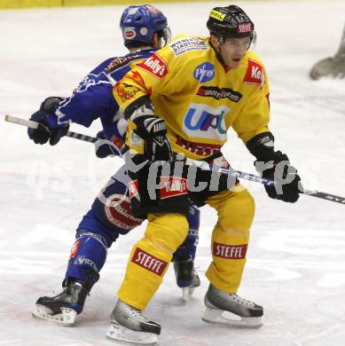 EBEL. Eishockey Bundesliga. EC Pasut VSV gegen EV Vienna Capitals. CAVANAUGH Dan (VSV), DIVIS Raimund (Capitals). Villach, am 21.11.2008.
Foto: Kuess

---
pressefotos, pressefotografie, kuess, qs, qspictures, sport, bild, bilder, bilddatenbank