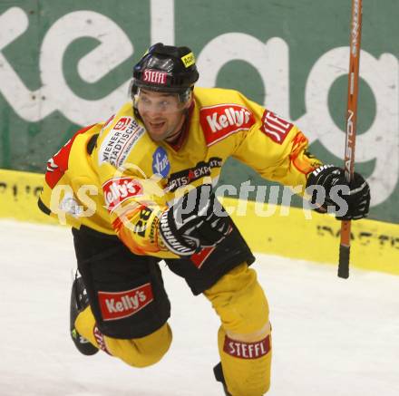 EBEL. Eishockey Bundesliga. EC Pasut VSV gegen EV Vienna Capitals. Jubel BJORNLIE Dan  (Capitals). Villach, am 21.11.2008.
Foto: Kuess

---
pressefotos, pressefotografie, kuess, qs, qspictures, sport, bild, bilder, bilddatenbank