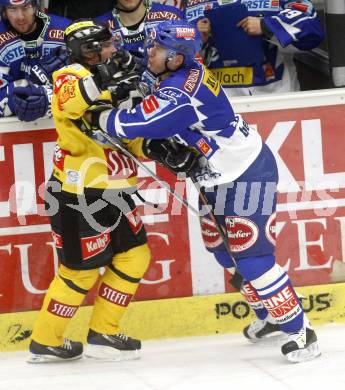 EBEL. Eishockey Bundesliga. EC Pasut VSV gegen EV Vienna Capitals. SANDROCK Robby (VSV), GALLANT Trevor (Capitals). Villach, am 21.11.2008.
Foto: Kuess

---
pressefotos, pressefotografie, kuess, qs, qspictures, sport, bild, bilder, bilddatenbank