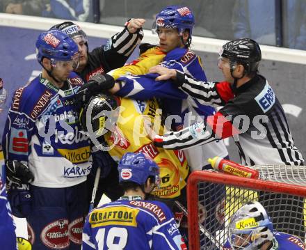 EBEL. Eishockey Bundesliga. EC Pasut VSV gegen EV Vienna Capitals. RAFFL Thomas (VSV), HEALEY Paul (Capitals). Villach, am 21.11.2008.
Foto: Kuess

---
pressefotos, pressefotografie, kuess, qs, qspictures, sport, bild, bilder, bilddatenbank